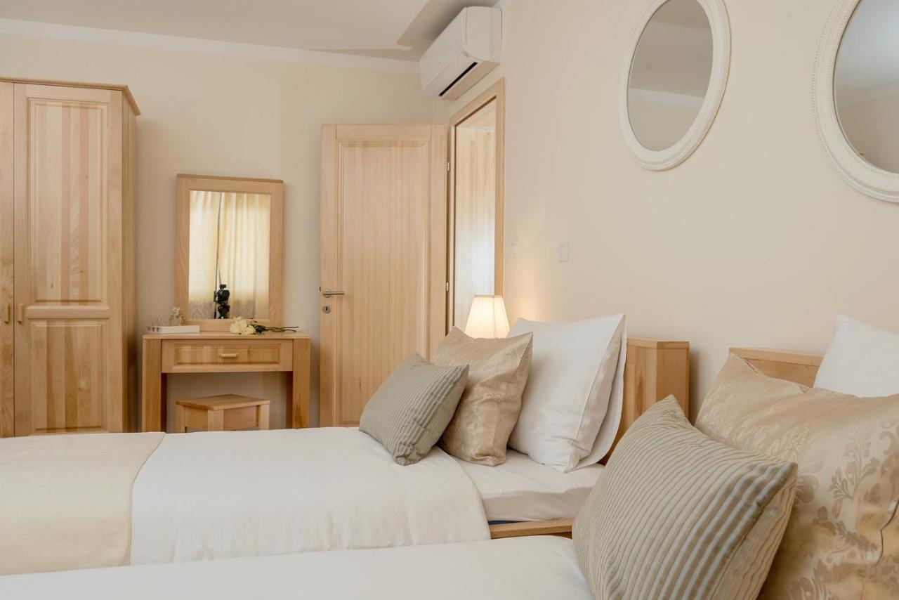 Villa Sun Palace With Luxury 5 Bedroom Villa And Amazing Panoramic Sea Views Mimice Exteriör bild